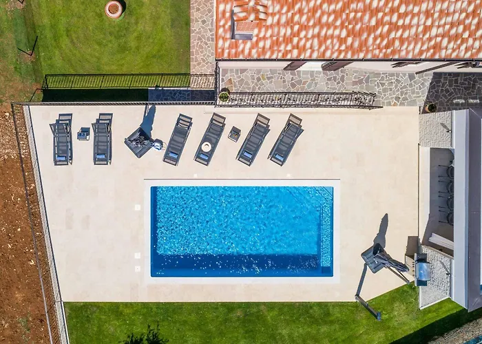 Villa Rosewood