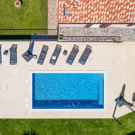 Villa Rosewood